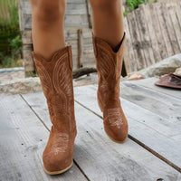 Katharina | Elegant cowboy boots with a wide shaft and classic stitching