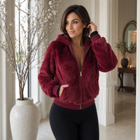 Josephine | Giacca di pelliccia sintetica corta con cappuccio e chiusura a zip