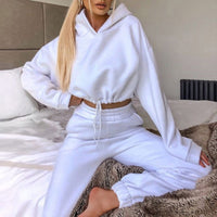 Sophie | Moderner Damen-Trainingsanzug mit Cropped-Hoodie und lässiger Passform
