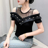 Verführerisches Sommer-Off-Shoulder-T-Shirt