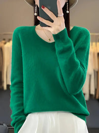 Isabelle | Luxurious cashmere sweater with an elegant V-neck