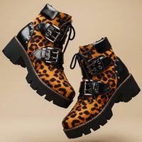 Elena | Robuste Leder-Stiefeletten mit auffälligen Schnallendetails