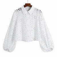 Blusa de Encaje con Bordado de Ojetes de LuxeLeven