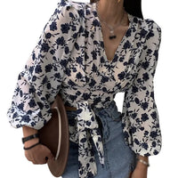 Verführerische Blumenmuster-Bluse