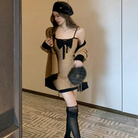 Glänzende Blütenblätter Süßeste Streicheln Schleifen-Kleid