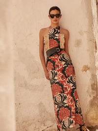 LuxeChic Halter Quasten Maxi-Kleid