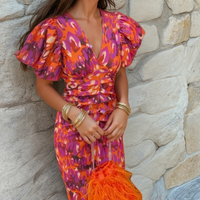 Sabrina | Elegante bruidsgastenjurk met artistieke print en vloeiend silhouet