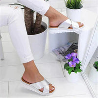 Petertje | Comfortabele en elegante slip-on sandalen met gekruiste bandjes
