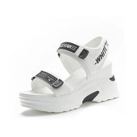 Luxuriöse Sommersandalen mit Keilabsatz für Damen