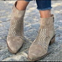 Sanne | Stylish ankle boots with studs and comfortable block heel