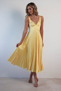 Sarah | Elegant and Airy Pleated Maxi Dress