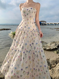 Sommerliche elegante Blumen-Midikleid