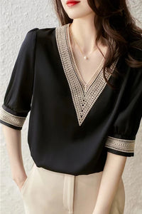Schwarzes Chiffon Shirt mit bestickten Seiden-Details - Sommer Chic