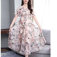 Robe Élégante à Reflets Dorés