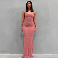 Vestido maxi satinado sin espalda
