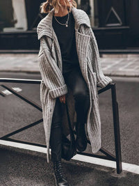 Zara | Luxuriöse lange und grob gestrickte Rippenweste mit Revers