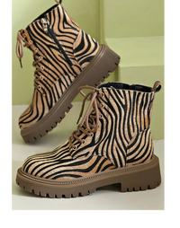 Zara | Gewagte Zebraprint-Stiefel mit Schnürverschluss