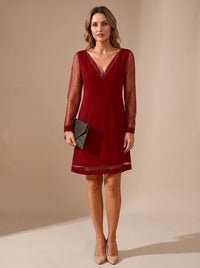 Isla | Elegantes Mini-Partykleid mit tiefem V-Ausschnitt, Glitzerärmeln und asymmetrischem Saum