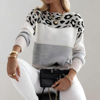 Noa | Soft knitted sweater with a playful pattern and modern look